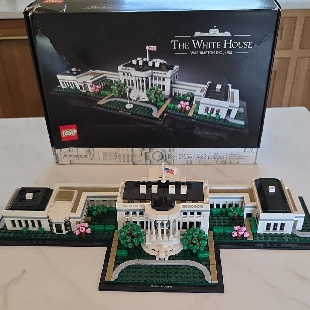 LEGO Architecture The White House Set